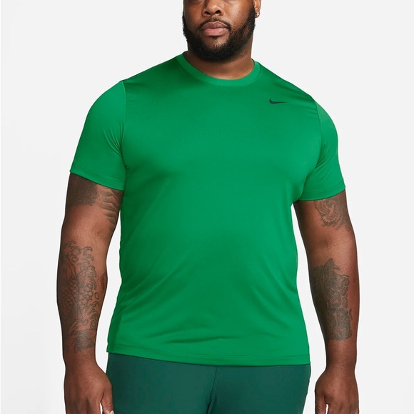 NWT Nike Dri-fit Legend Fitness T-shirt/Tech Light Shorts Bundle